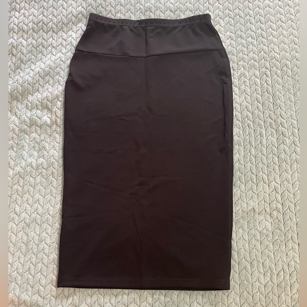 Black medium sized knee length pencil skirt